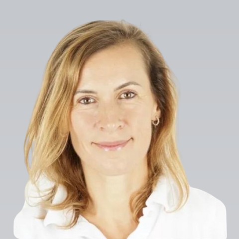 Andrea Winter-Schieszl, angestellte Oralchirurgin in München